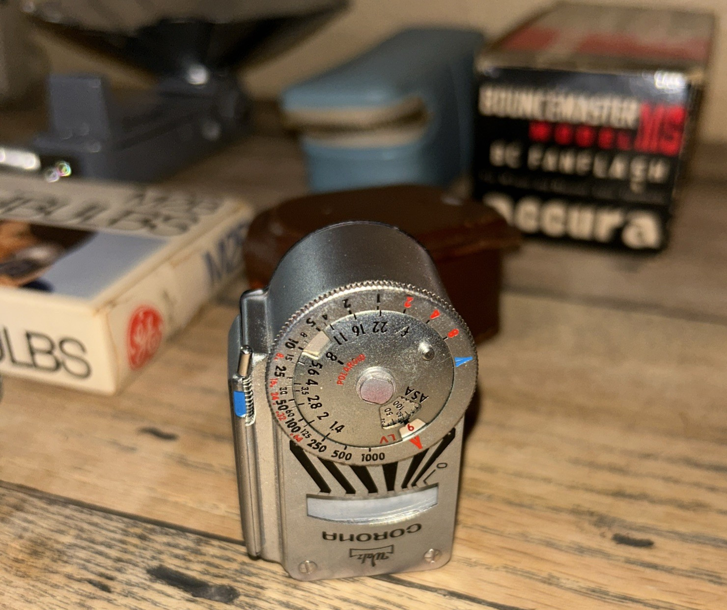 Vintage ACCURA Fan Flash w/Button Case, Kako flash, M2B Bulbs, Corona Meter