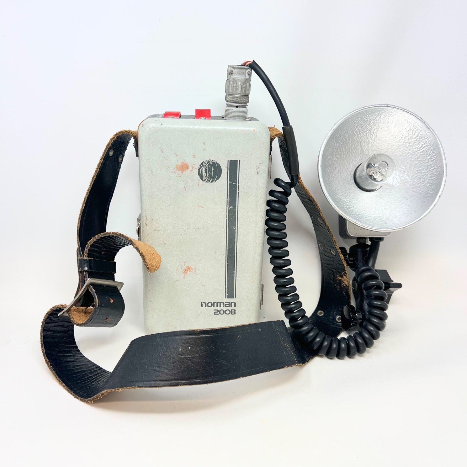 Vintage Norman 200B Portable Flash Strobe Unit Burbank CA Photography Equipment
