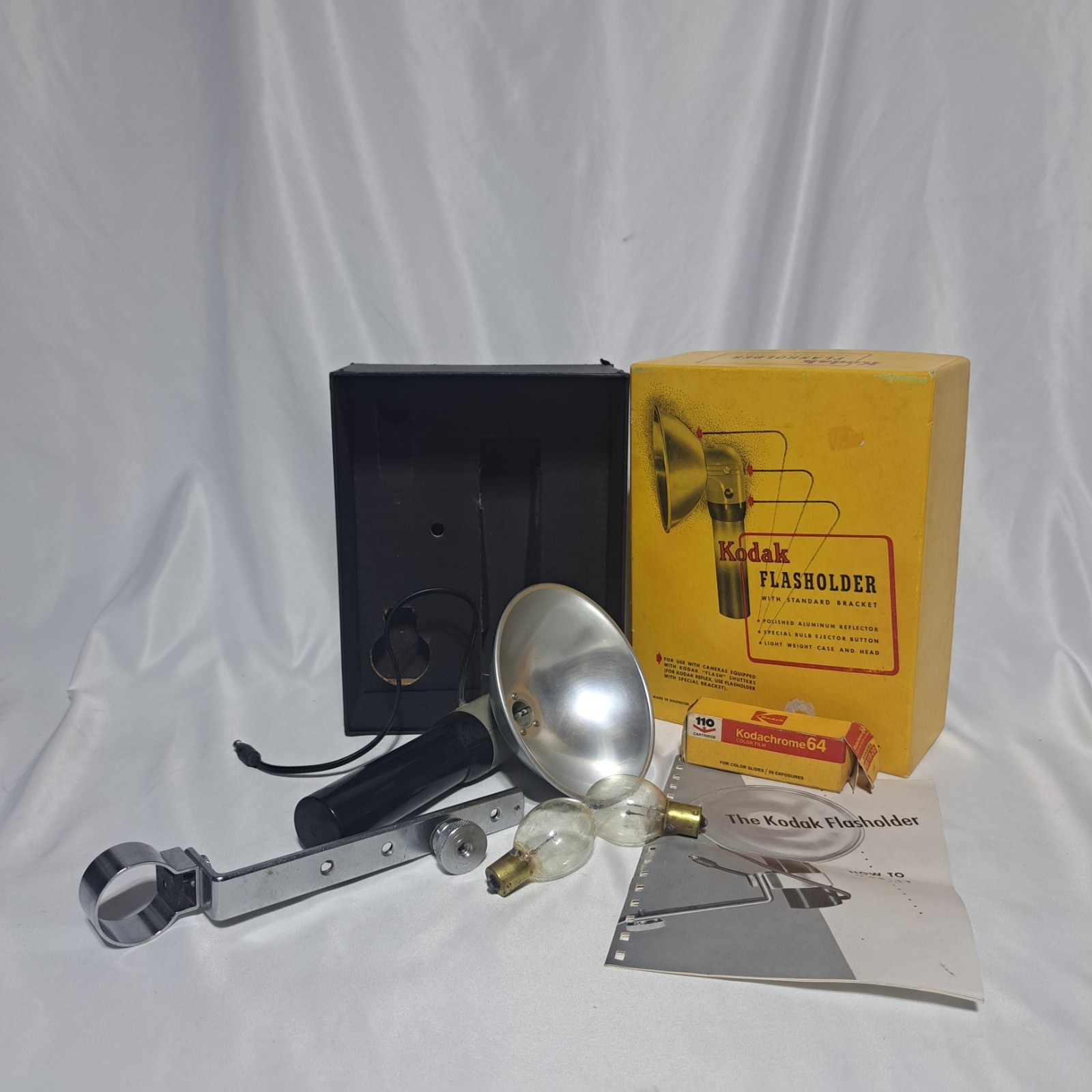 VTG Kodak FLASHOLDER w Standard Bracket In Box Bulbs Expired Film UNTESTED