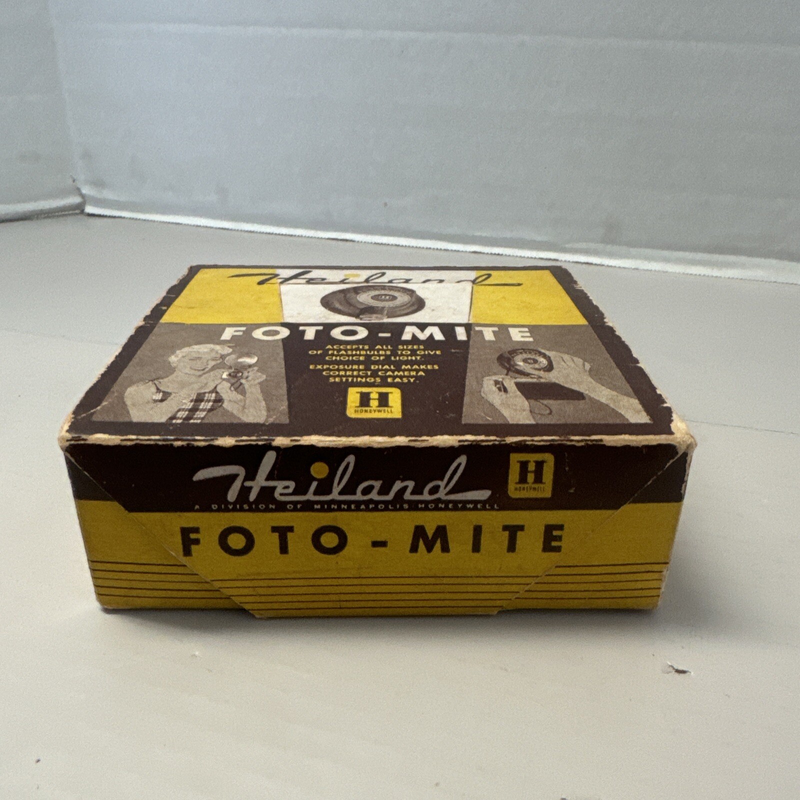 Vintage Heiland Foto-Mite Flash Camera Accessory Untested Original Box