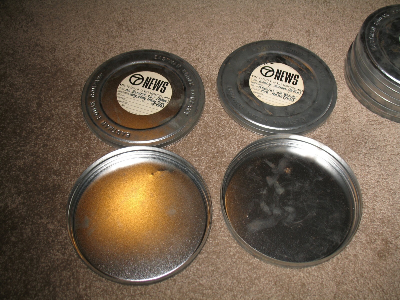 VTG LOT OF 2 EMPTY 7 1/4″ METAL REEL TIN CASE CANNISTERS 4 TRACK EASTMAN KODAK