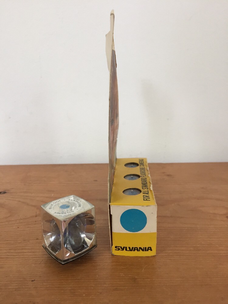 Vintage Sylvania Blue Dot Film Camera Flash Cubes 4 Cubes 15 Flashes Box Works