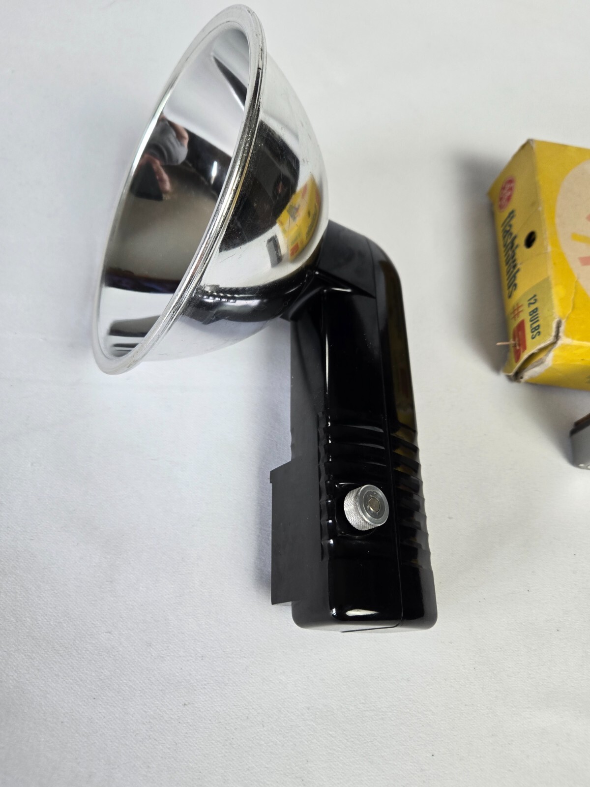 Kodalite Flasholder and 10 GE Flashbulb Set