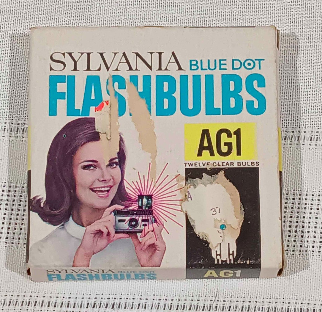 Vintage Sylvania AG1B Blue Dot Flashbulbs Lot of 12 Clear Bulbs