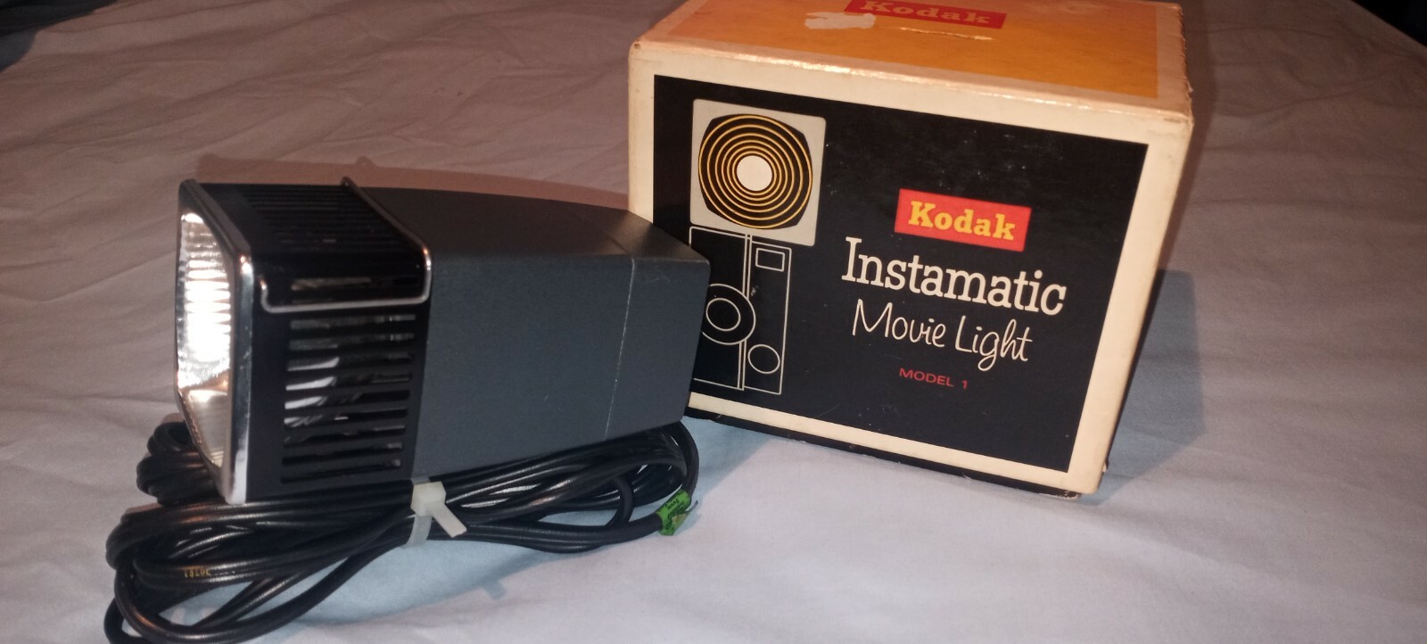 KODAK INSTAMATIC MOVIE LIGHT MODEL 1, NO. D375, MADE IN U.S.A., IN ORIGINAL BOX