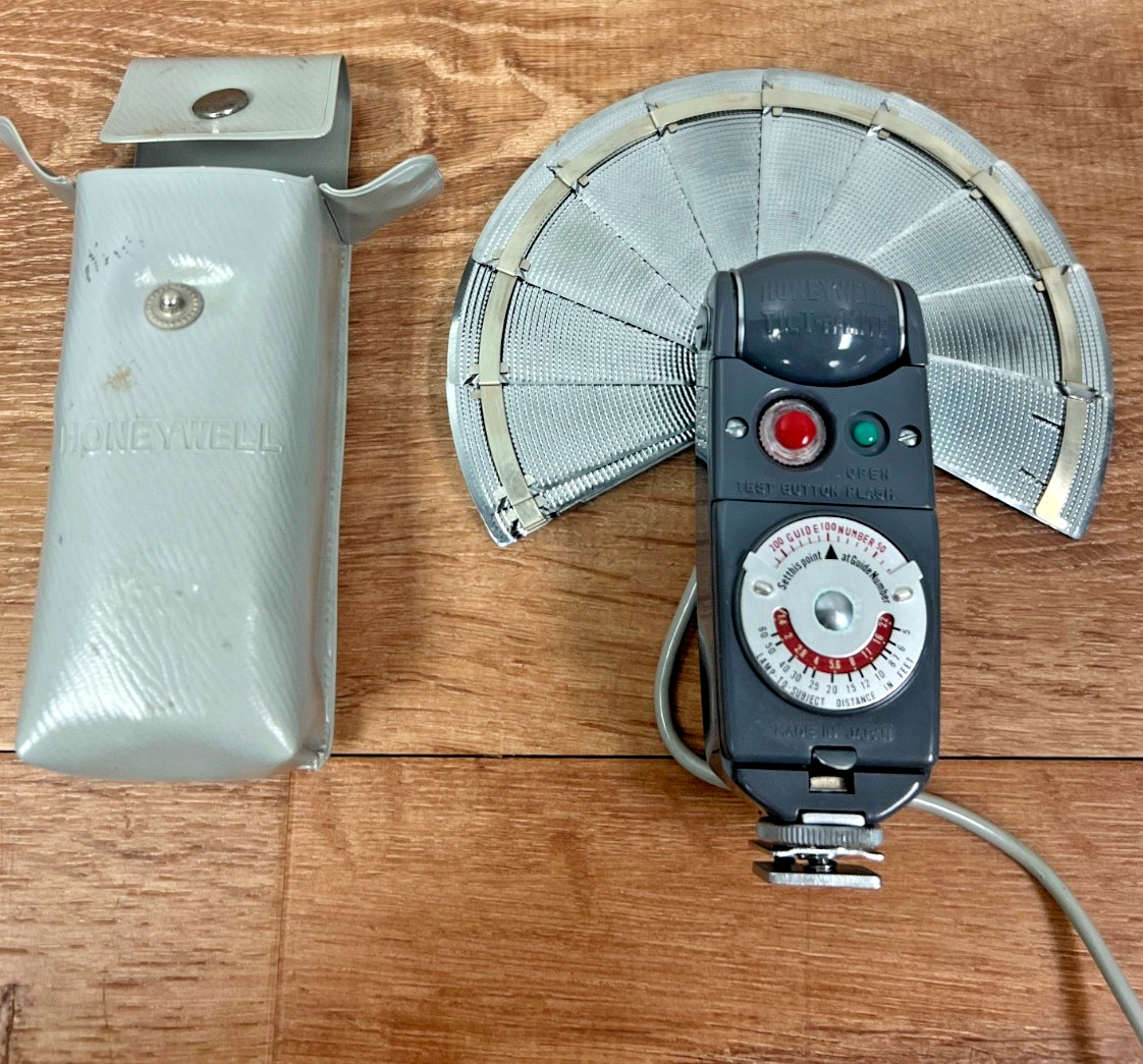 Heiland Tilt-A-Mite Camera Flash Calculator Unit With Collapsible Fan Vintage
