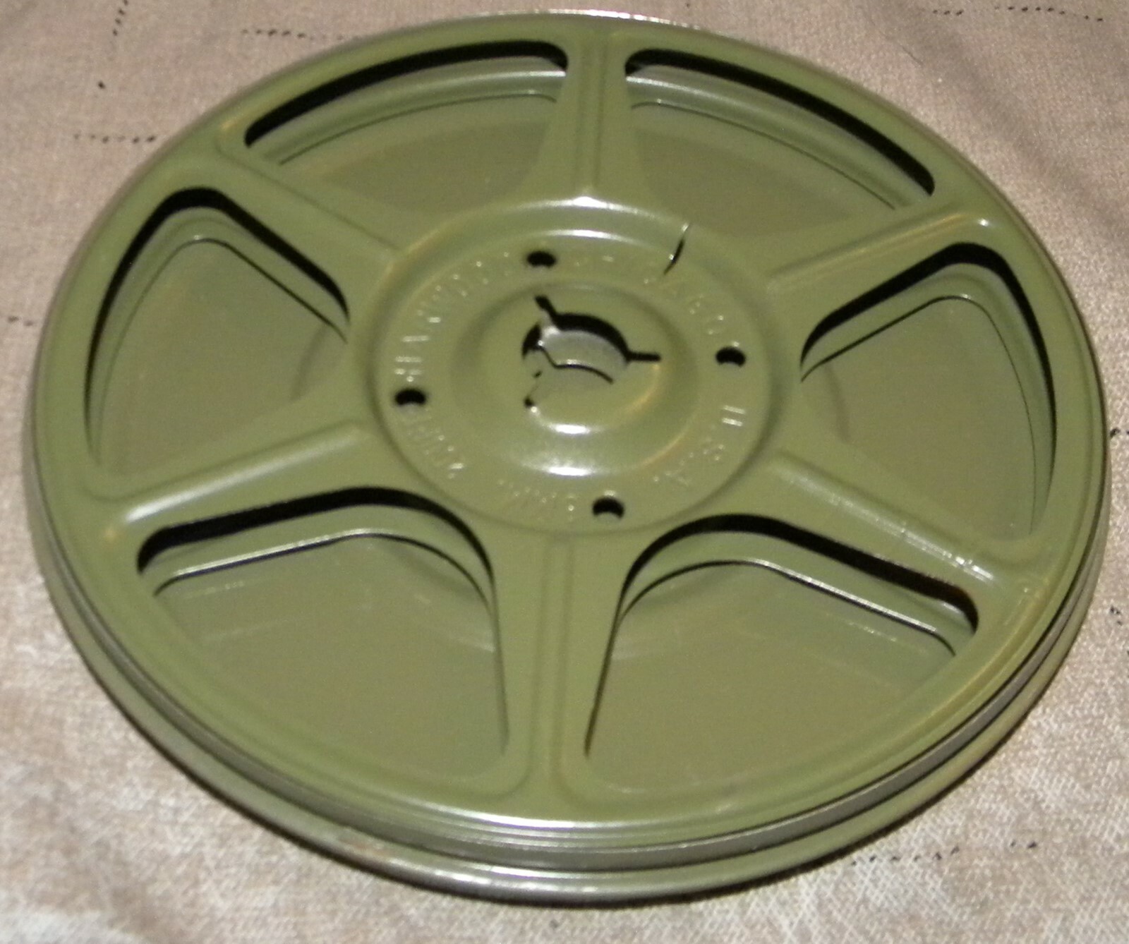 VINTAGE 200 FT 8MM REEL MADE BY HARWOOD IN CHICAGO, ILLINOIS IN KMART FOCAL CASE