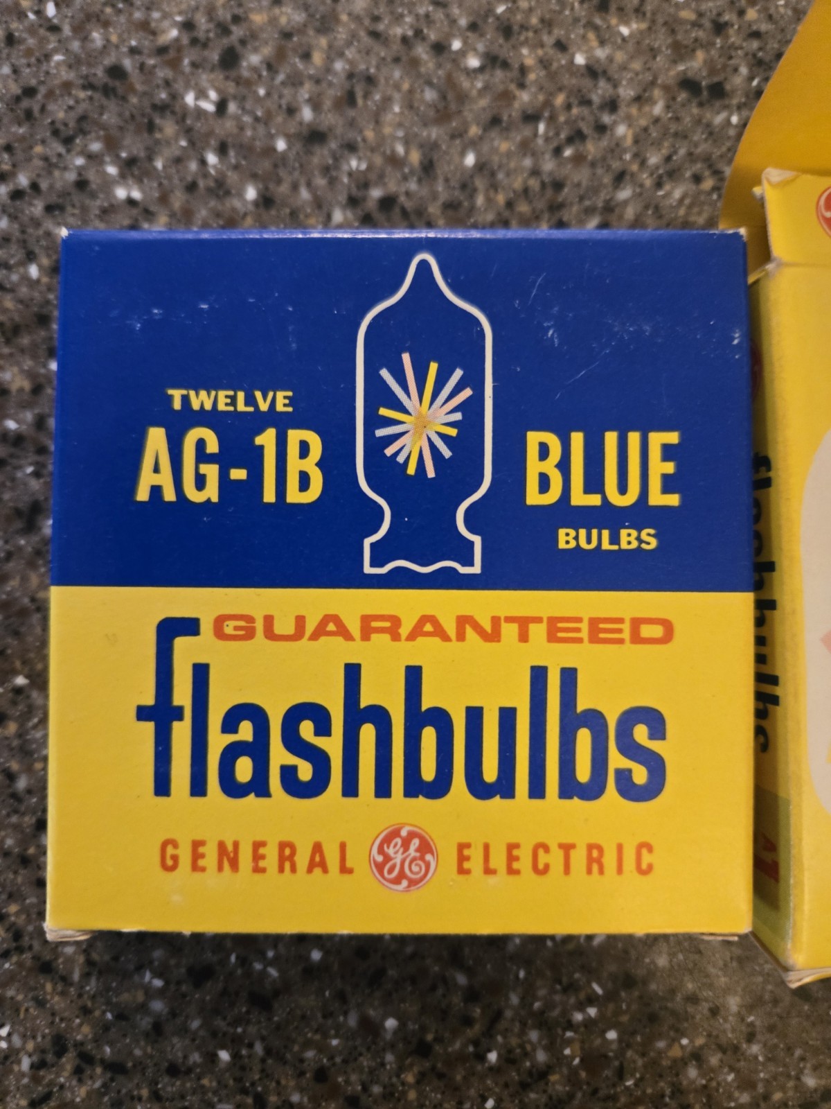 General Electric AG-1B & AG1 Flashbulbs – 12 Blue Bulbs, 7 AG1 Bulbs – Vintage