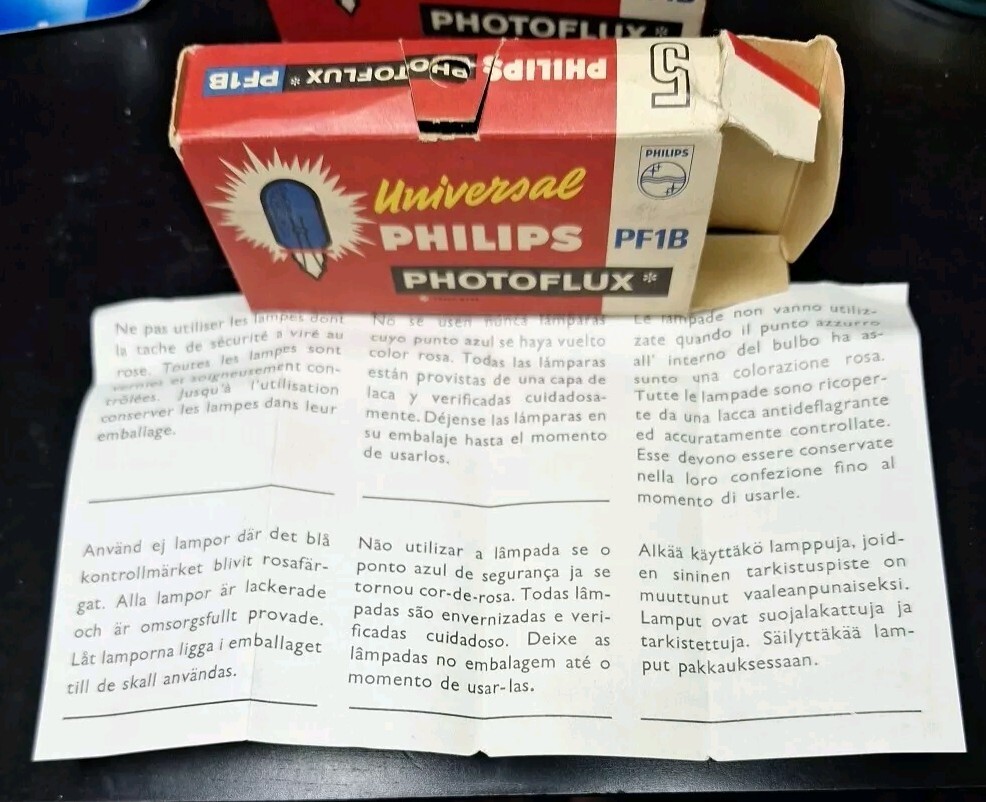 2 Sets of VINTAGE Universal Philips Photoflux PF1B X 10 Bulbs 10 Flashes, NOS.