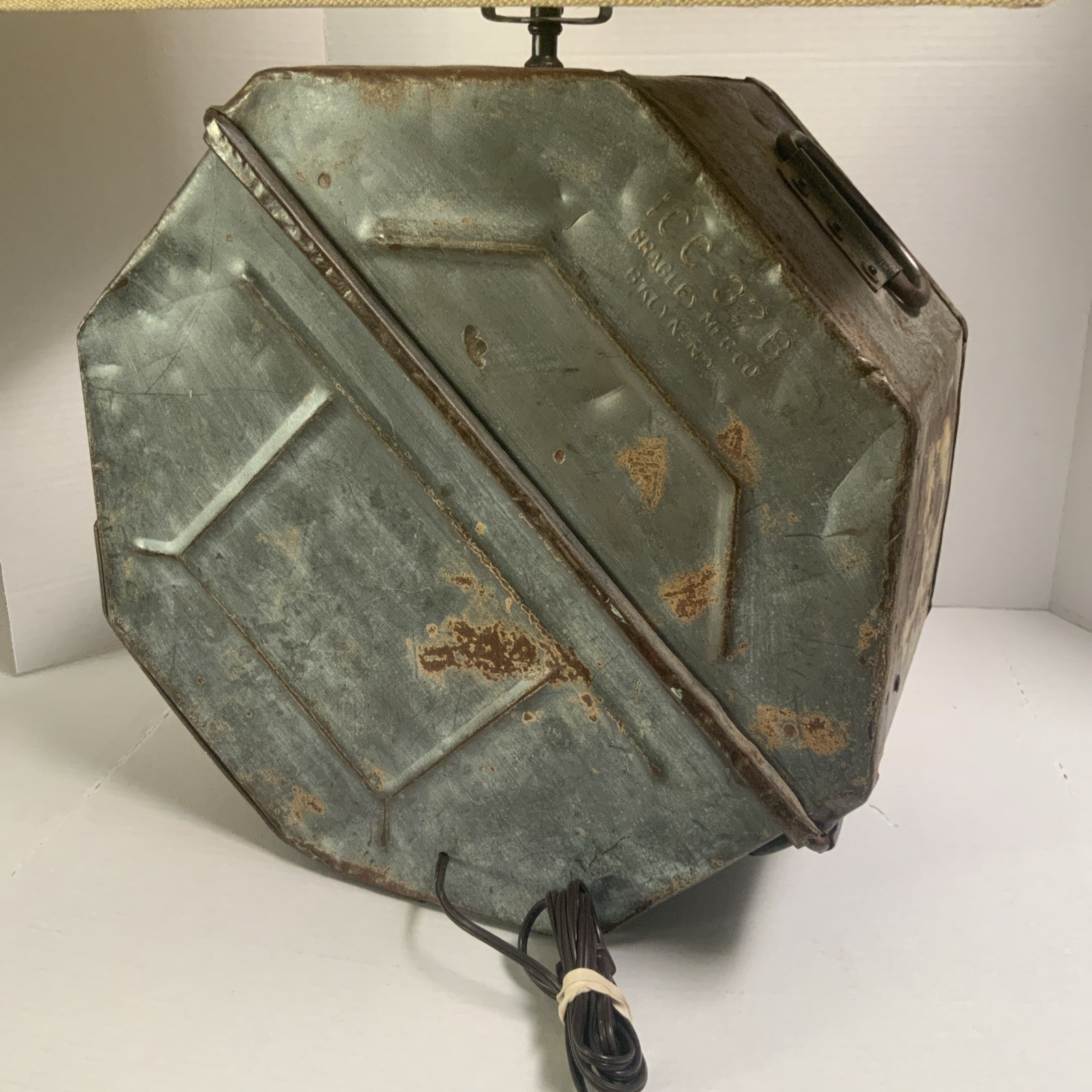 Vintage Allied Artists film transport Reel case 20th Century Lamp – Very Rare