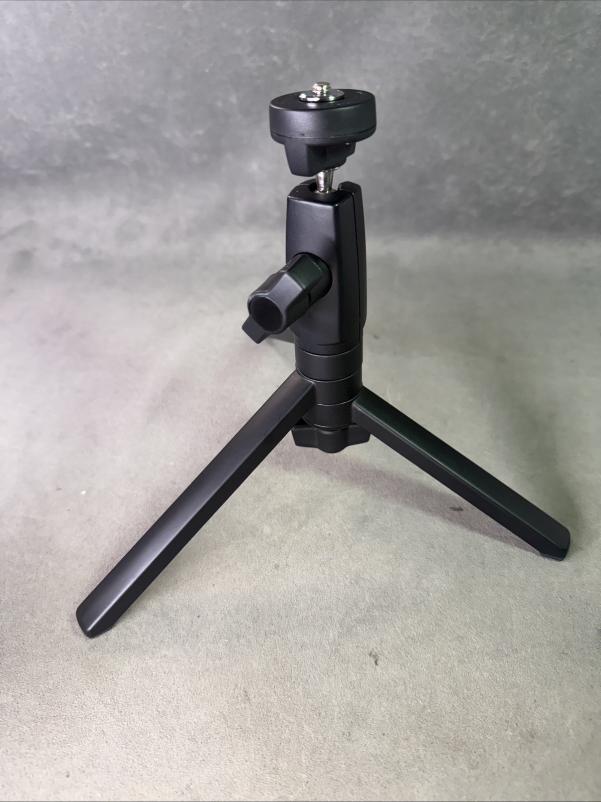 Star-D Model 306 Camera Table Top Tripod with Zipper Case