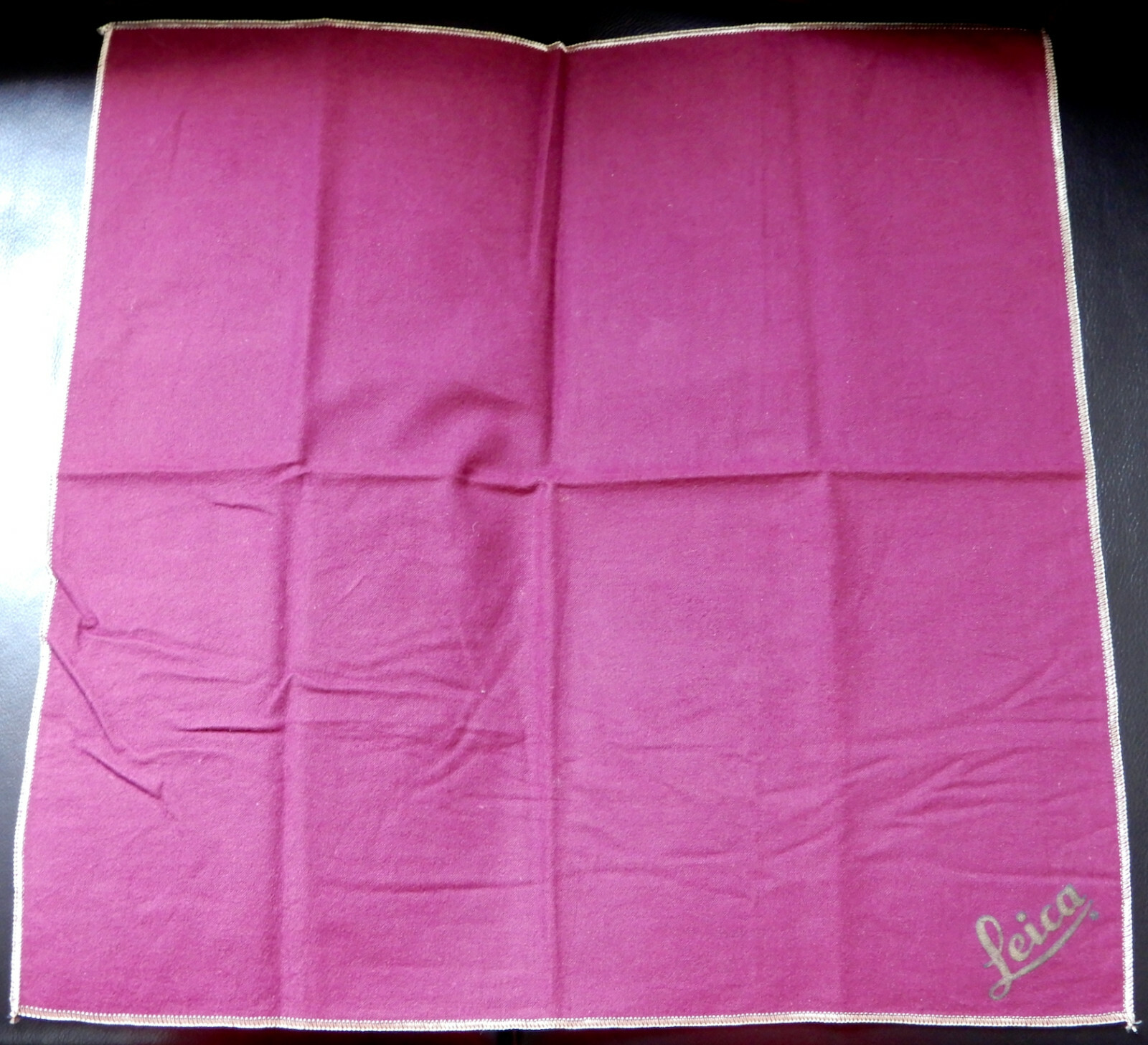 Vintage Leica Counter Cloth ……….. Very Rare !! ……….. MINT