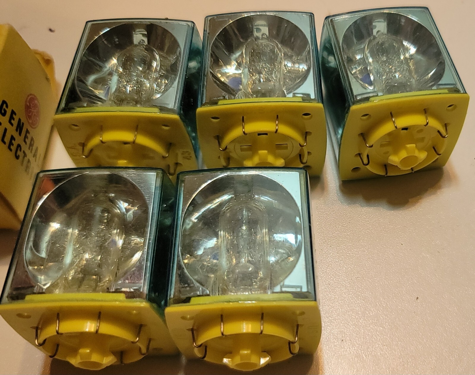 5 GE Flash Cubes & One Original Cardboard Packaging Altered – Untested