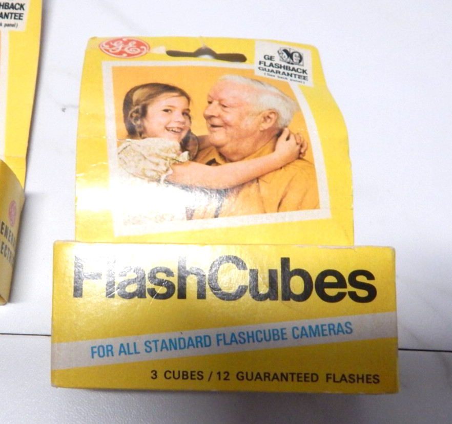 Lot of VTG GE and Focal Camera Flash Cubes