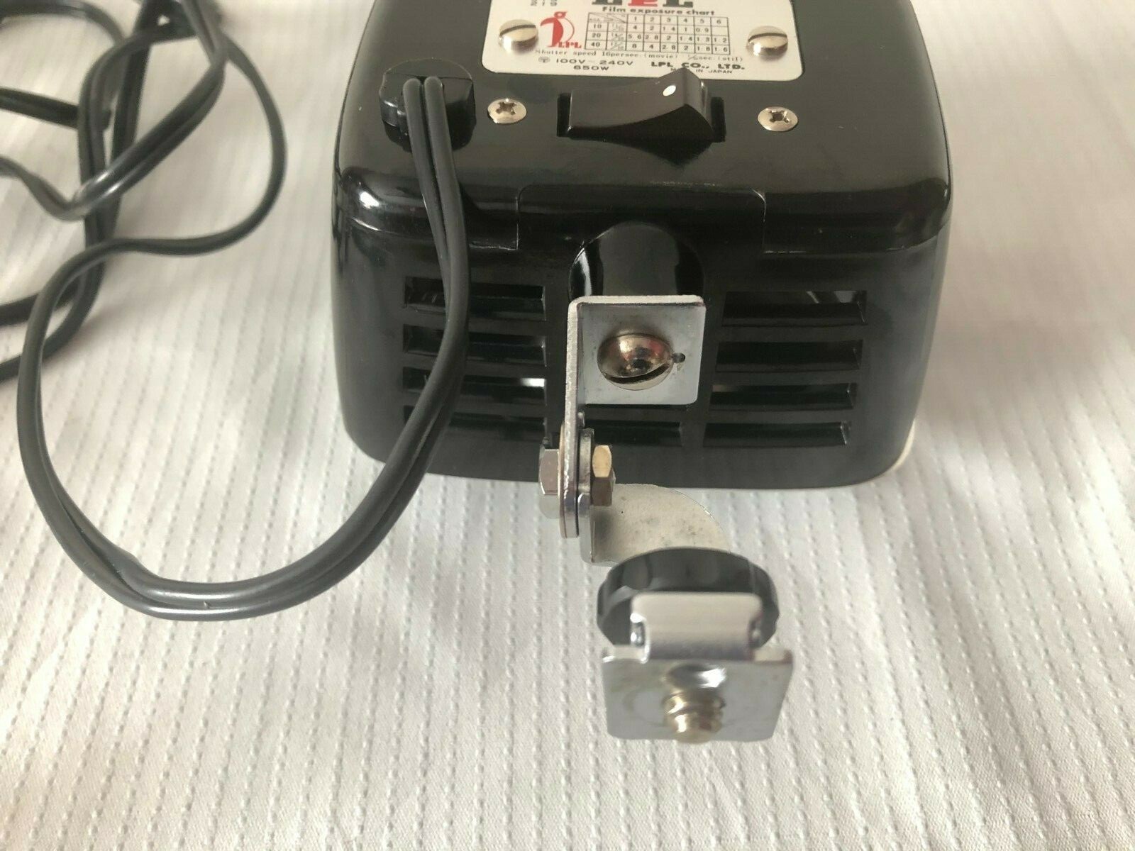 Vintage LPL Co Camera Flash Unit with working bulb cord and braket