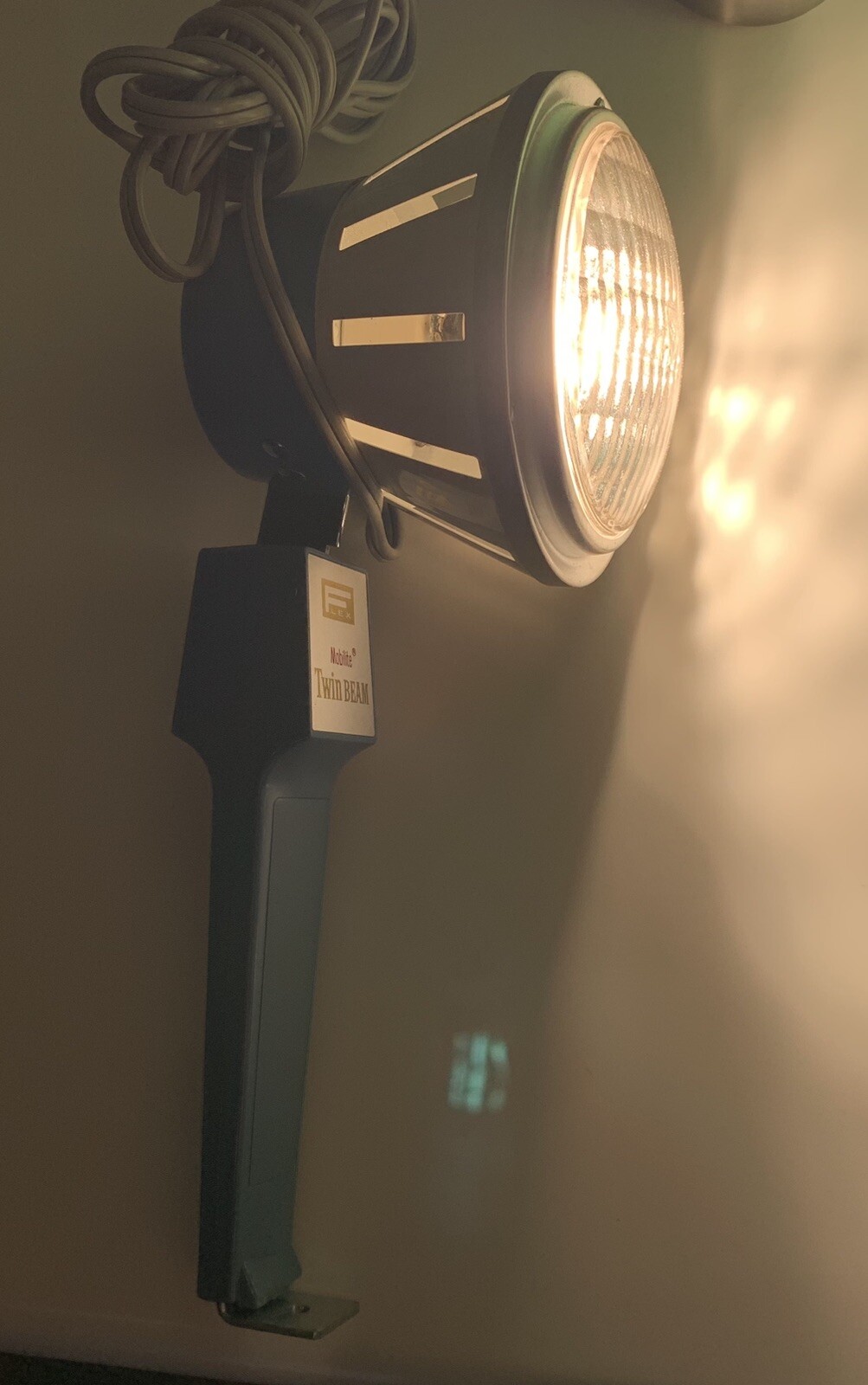 MOBILITE Twin Beam FLOOD/SPOT Light SYLVANIA ZOOM Lamp 3400 K For Home Movies