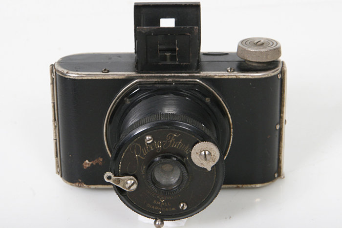 Ruberg Futuro Camera. 127 film. (4×6.5 / 3×4) Rodenstock Lens. vintage c. 1933