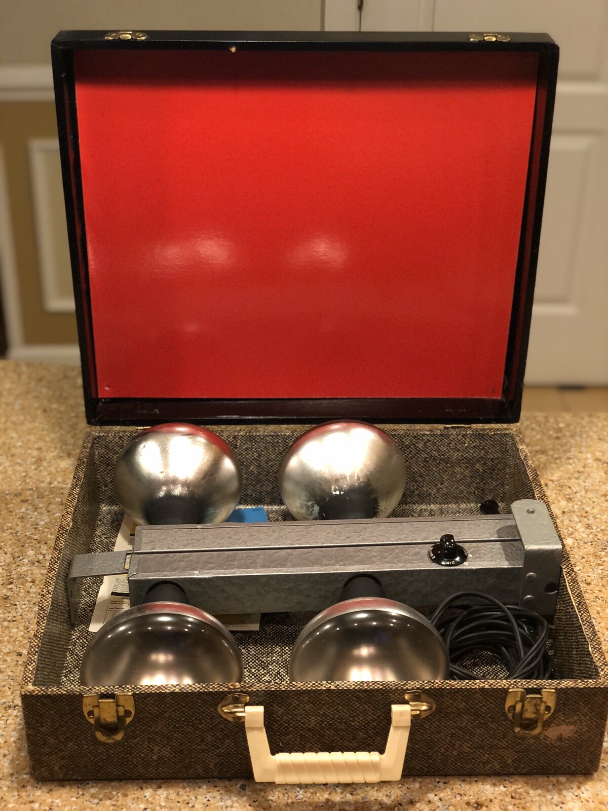 Vintage Crownlite Deluxe FoldMaster PhotoFlood Unit with original case