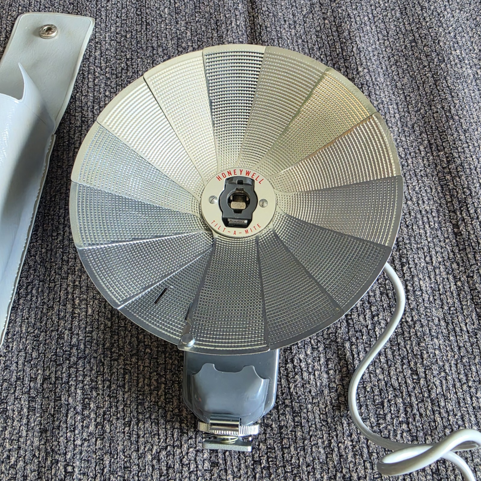 Vintage Camera Honeywell Tilt-A-Mite Flash Unit w/Case – Untested