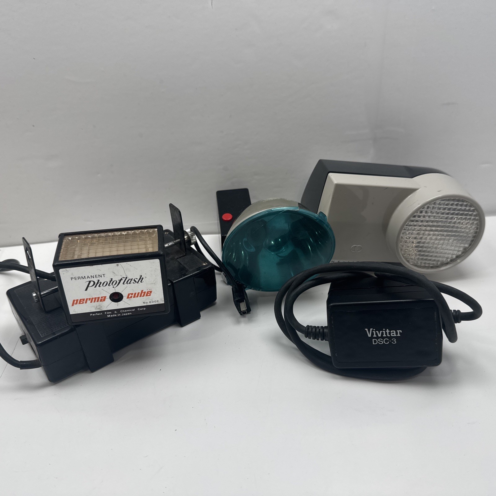 Lot of Vintage Camera Flashes Equipment Etc Polaroid Vivitar Perma Cube UNTESTED