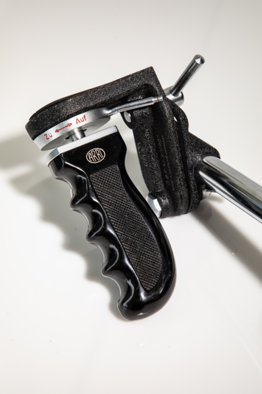Arriflex Shoulder Brace for 16mm camera – w pistol grip, start and stop button!
