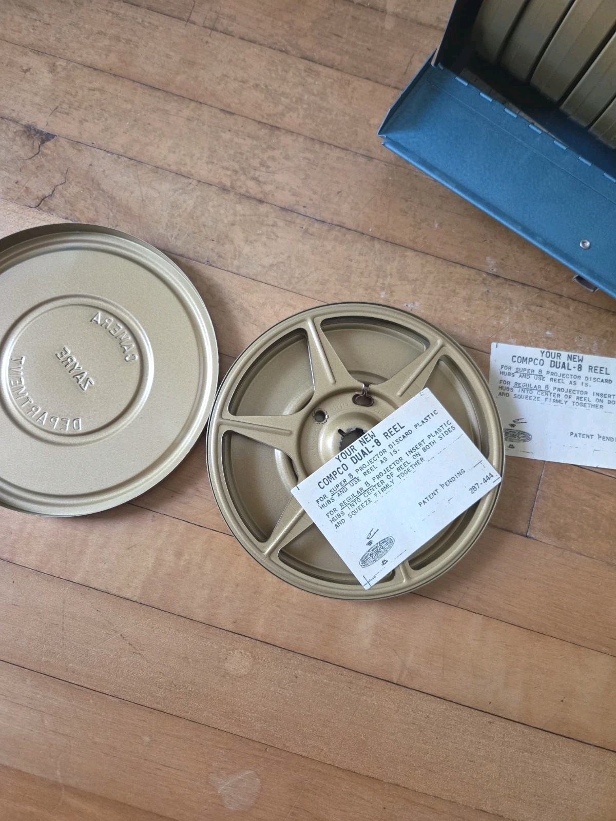 Super 8mm Film Storage Case Box with 12 Slots & 12 Metal Reel Canisters Vtg 1960