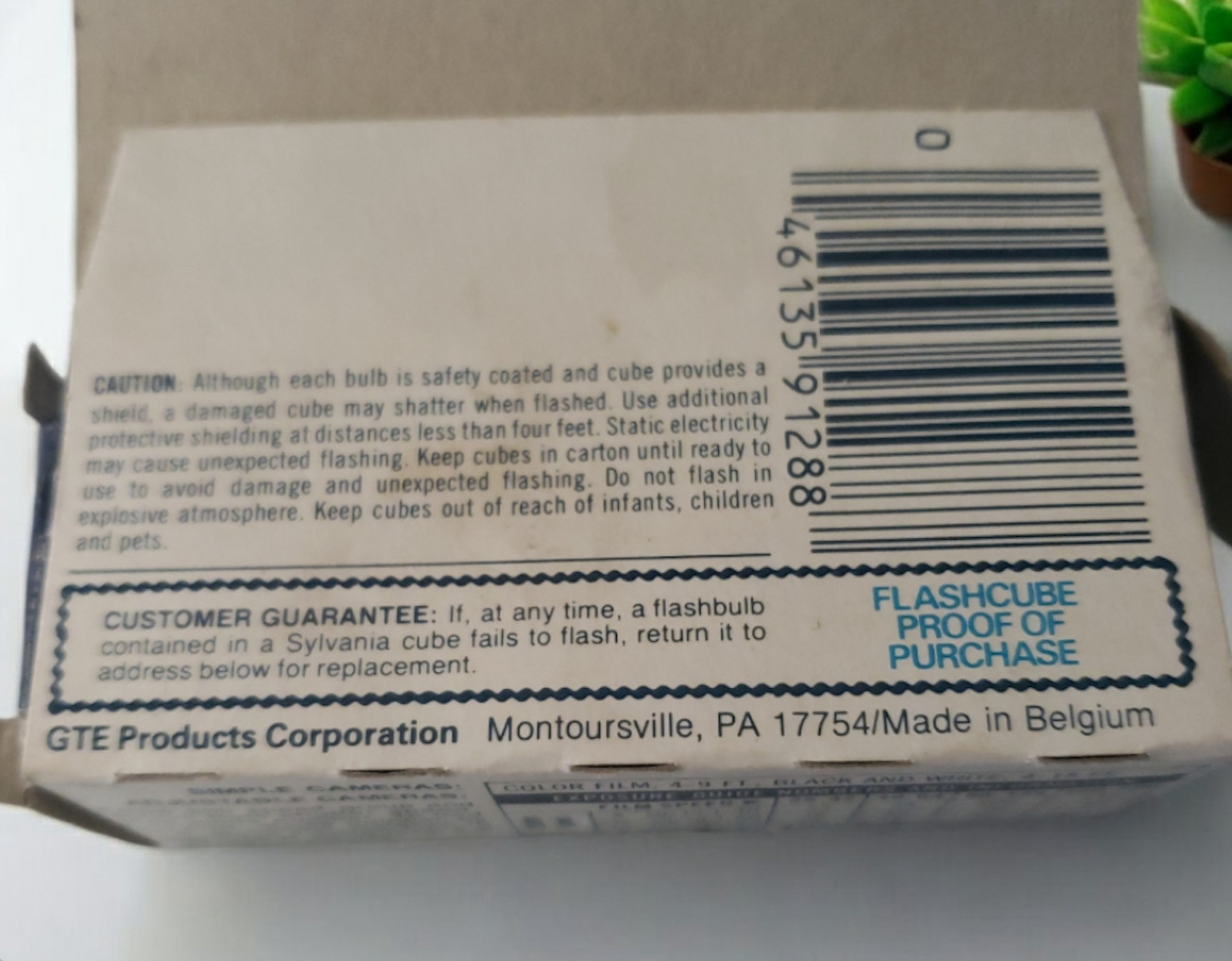 Lot of Vintage Sylvania Flash Cubes (3) & Blue Dot Bulbs (2) & GE Flashbulbs (4)