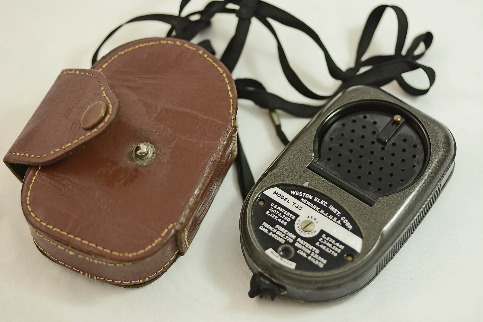VINTAGE WESTON MASTER II MODEL 735 CAMERA LIGHT METER WITH CASE AND STRAP