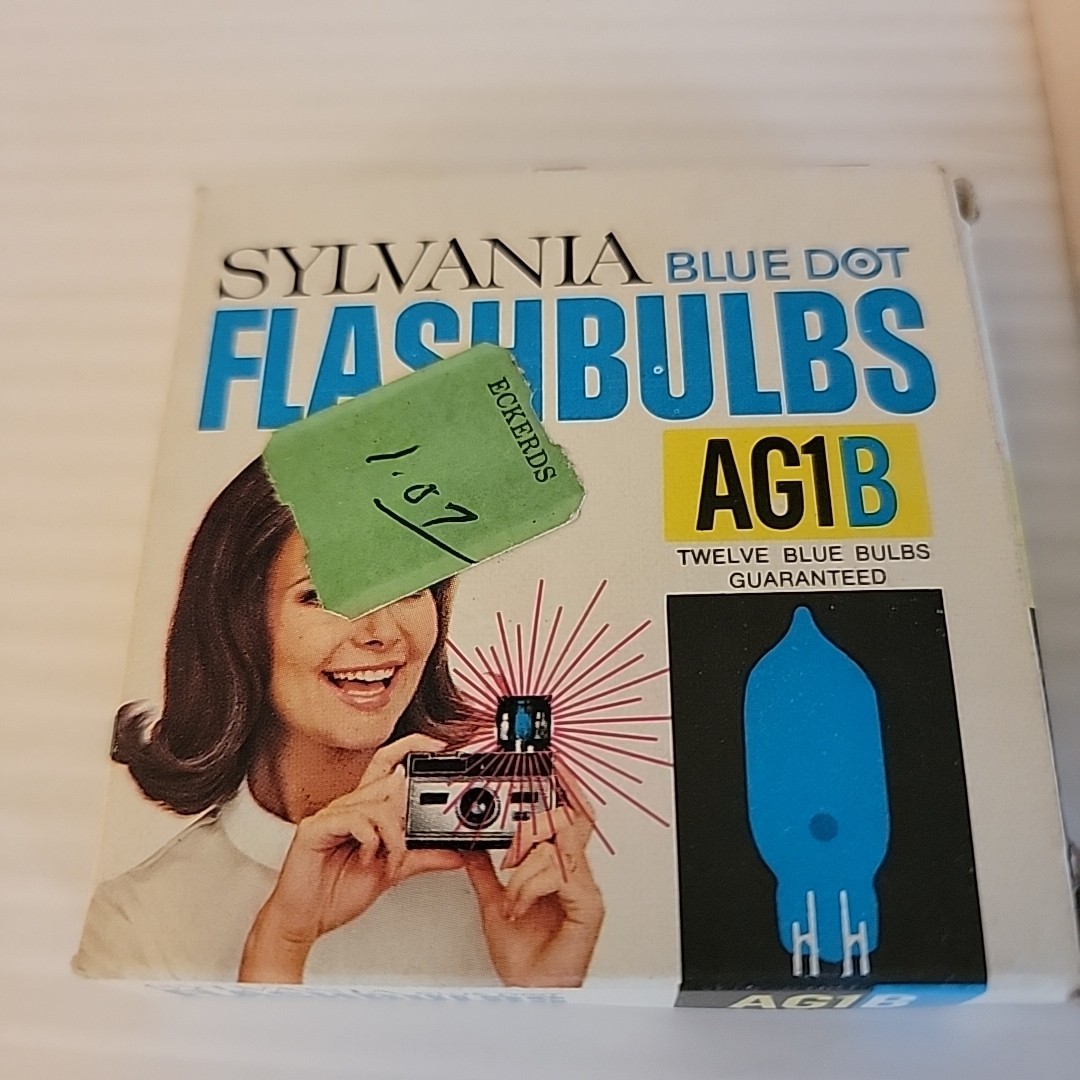 Vintage Sylvania Blue Dot AG1B Flashbulbs Lot 20 Bulbs w Display