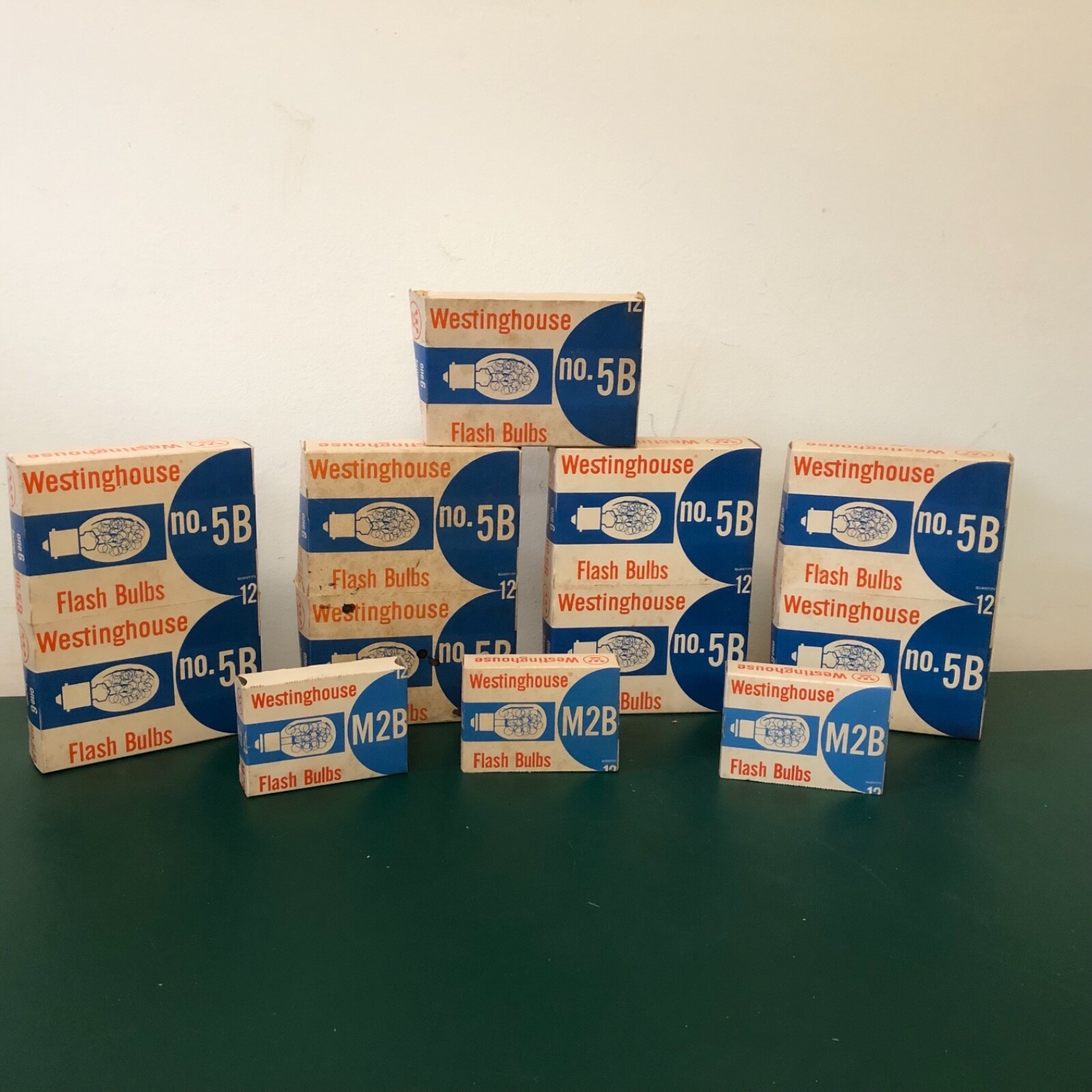 Vintage lot of westinghouse flashbulbs 18 M2B bulbs and 48 no.5B bulbs