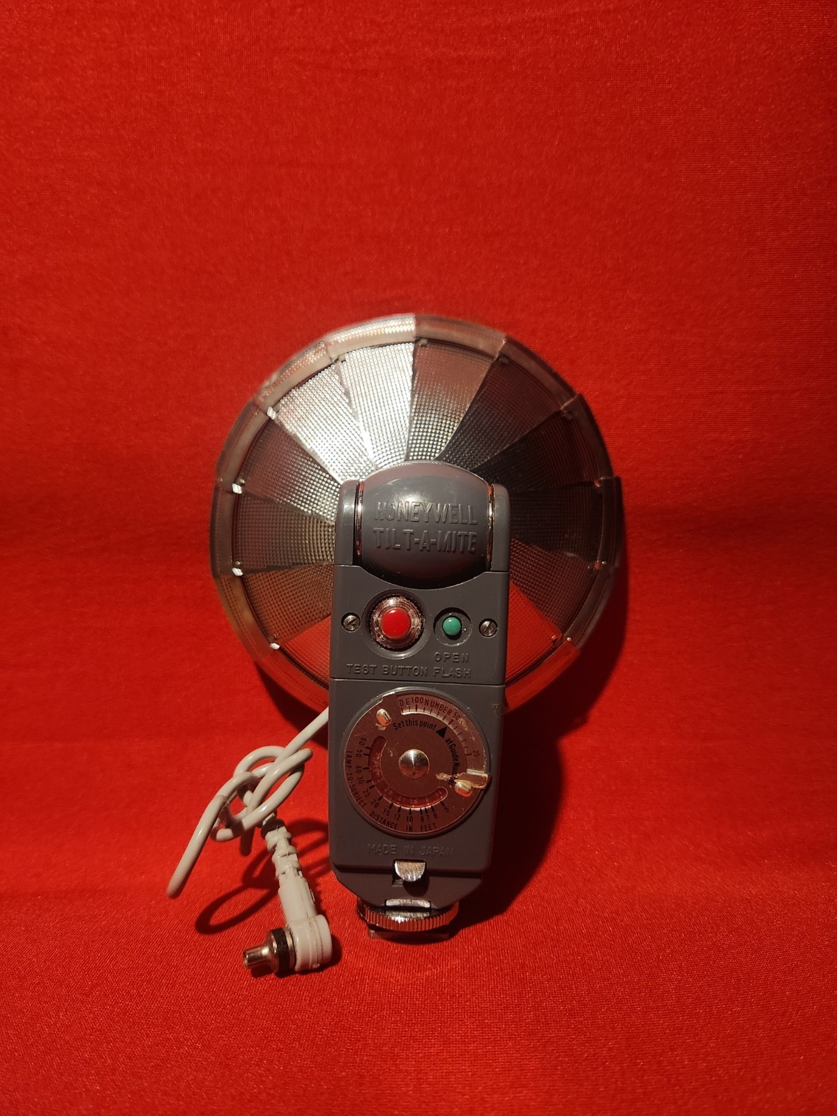 Lot of 3 Vintage Flashes. Polaroid BC 202. Olympus T20. Honeywell Tilt-A-Mite