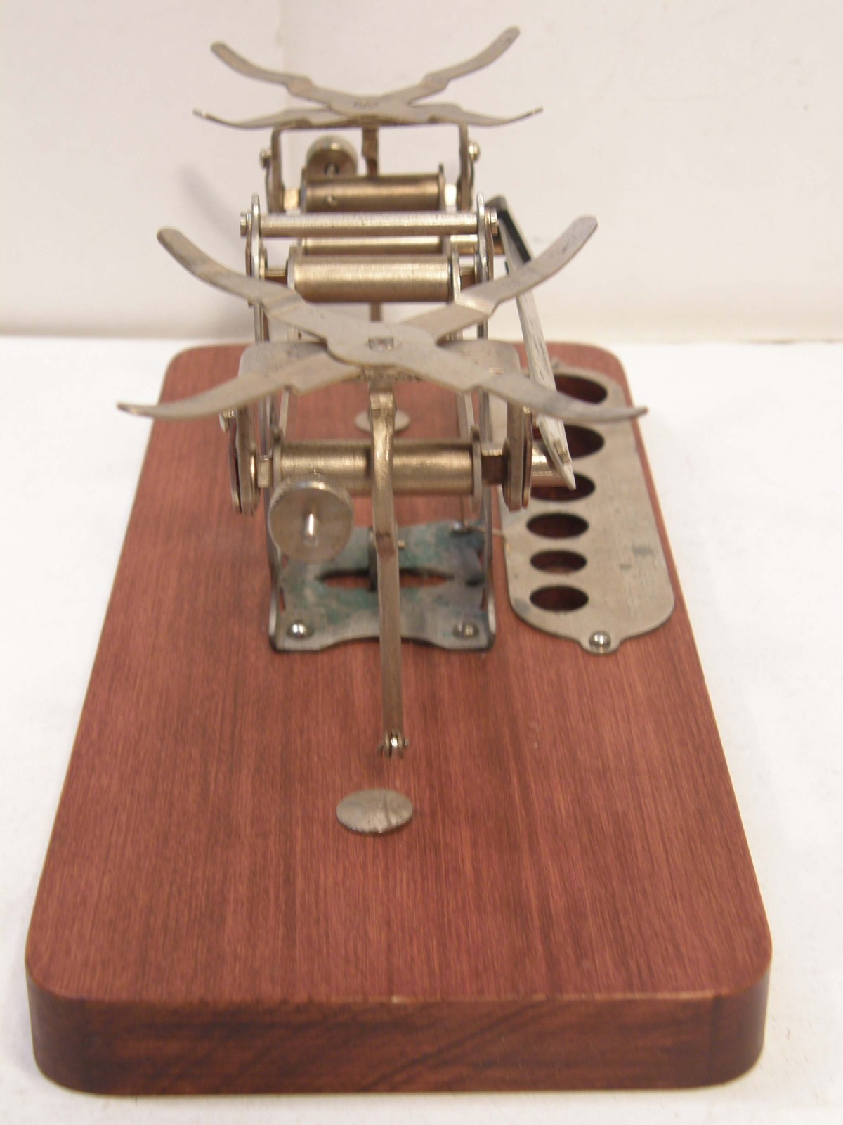 VINTAGE EASTMAN KODAK PHOTOGRAPHIC STUDIO SCALE W/WOODEN BASE PANS SOME WEIGHTS