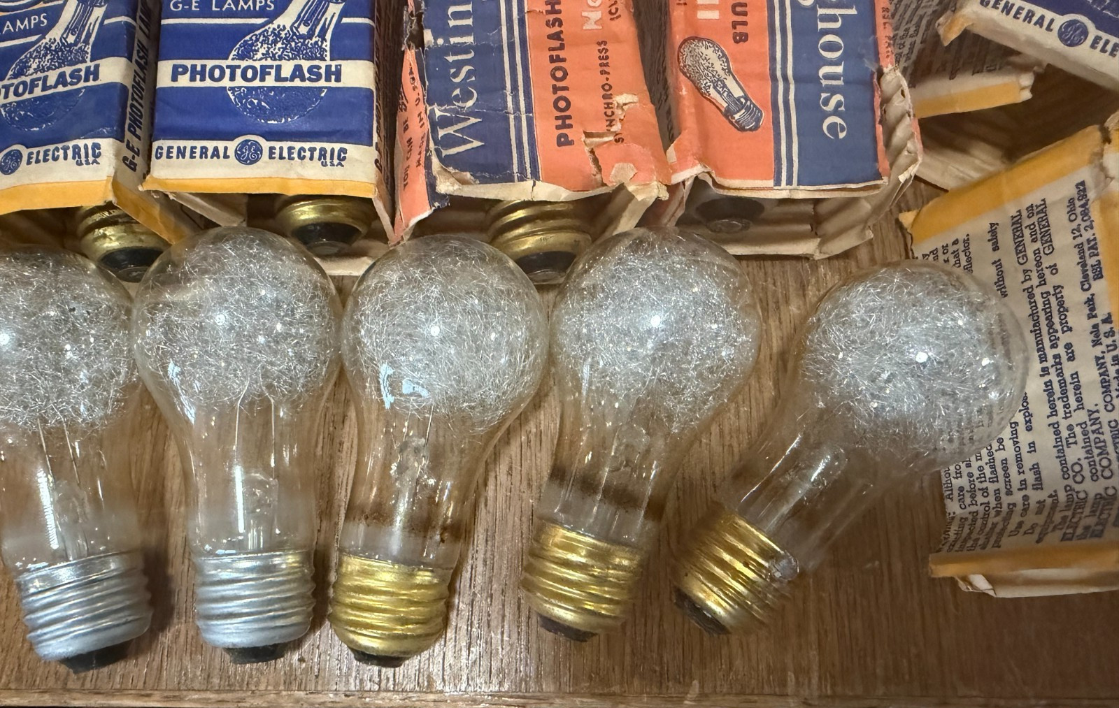 Lot of 13 Vintage Westinghouse and GE Photoflash No.11 Bulbs