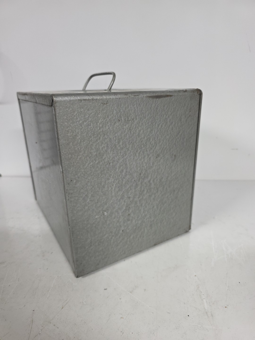 Brumberger Reel/Reel Metal Storage Case With Pop Out Tabs & 12 Empty Canisters