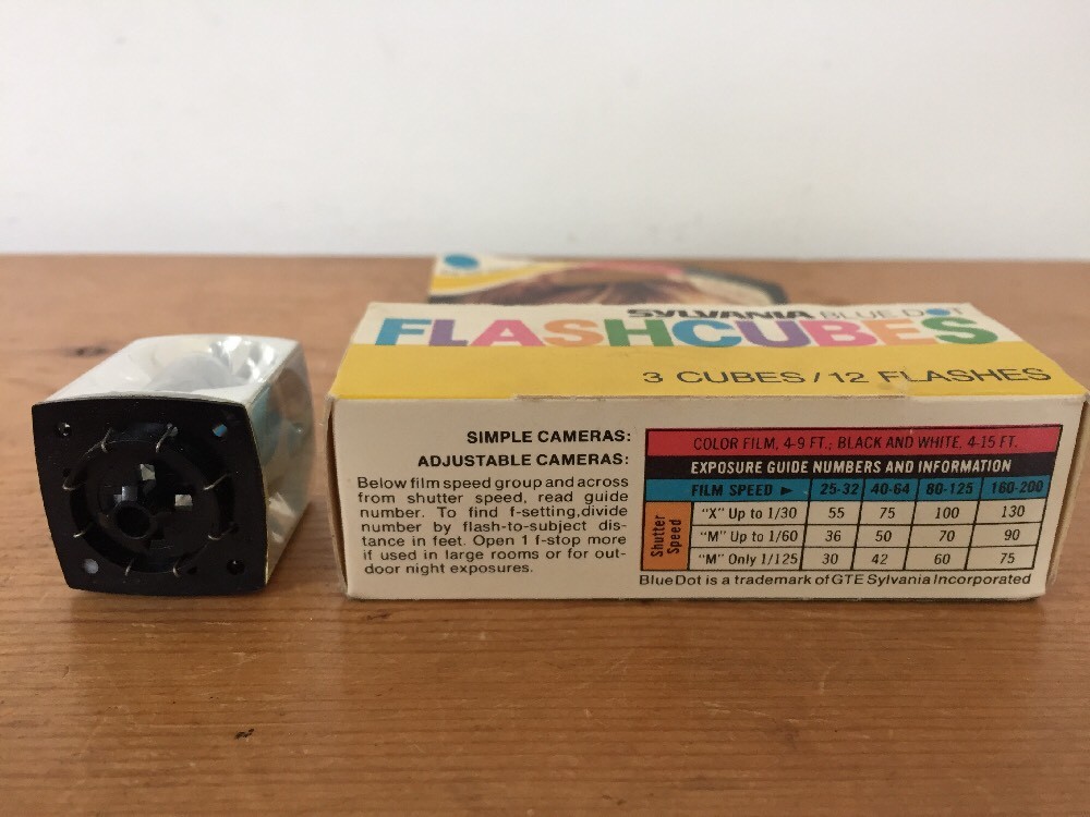 Vintage Sylvania Blue Dot Film Camera Flash Cubes 4 Cubes 15 Flashes Box Works