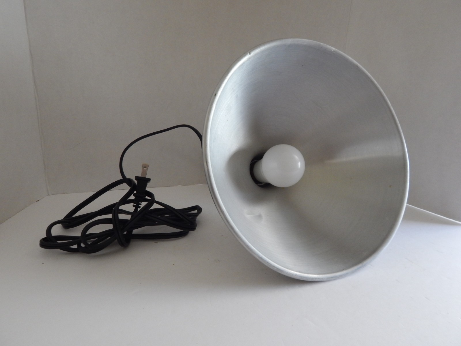 Vintage Studio/Photo Light–Works