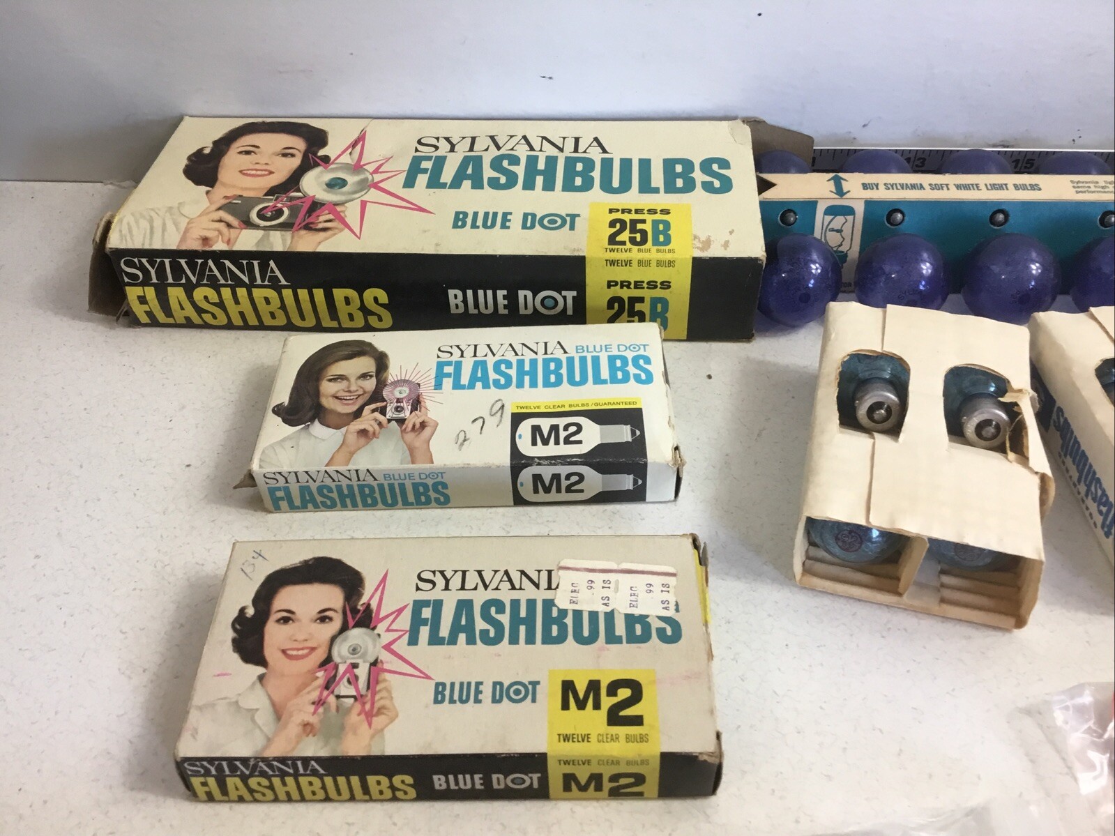 Vintage Camera Flash Bulbs Mix Sylvania 25B GE #5 5B AG-1 Blue Dot M2 M3 M3B M2B