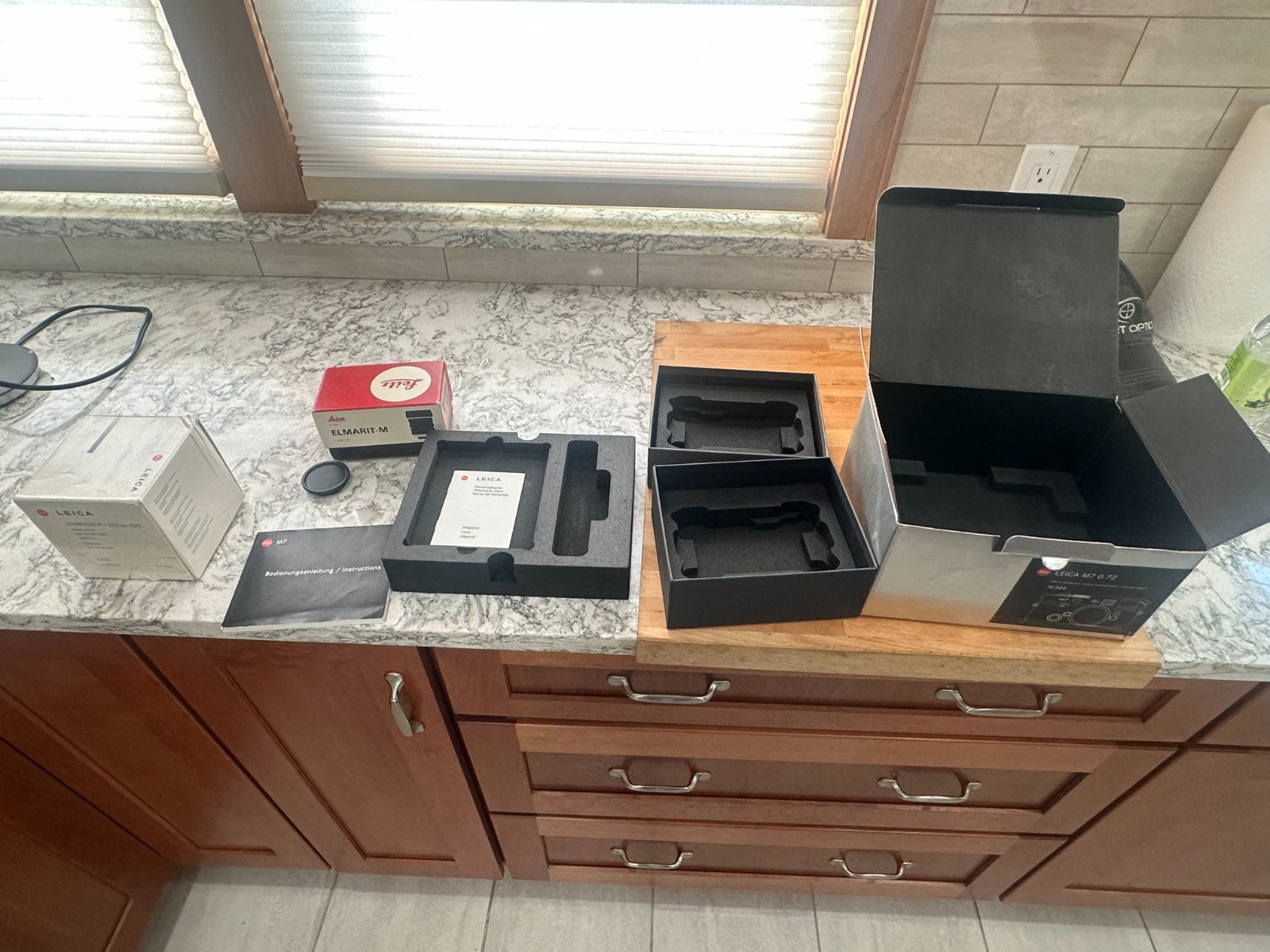 Original Leica boxes: Two lense boxes,One camera body box. See details in photos