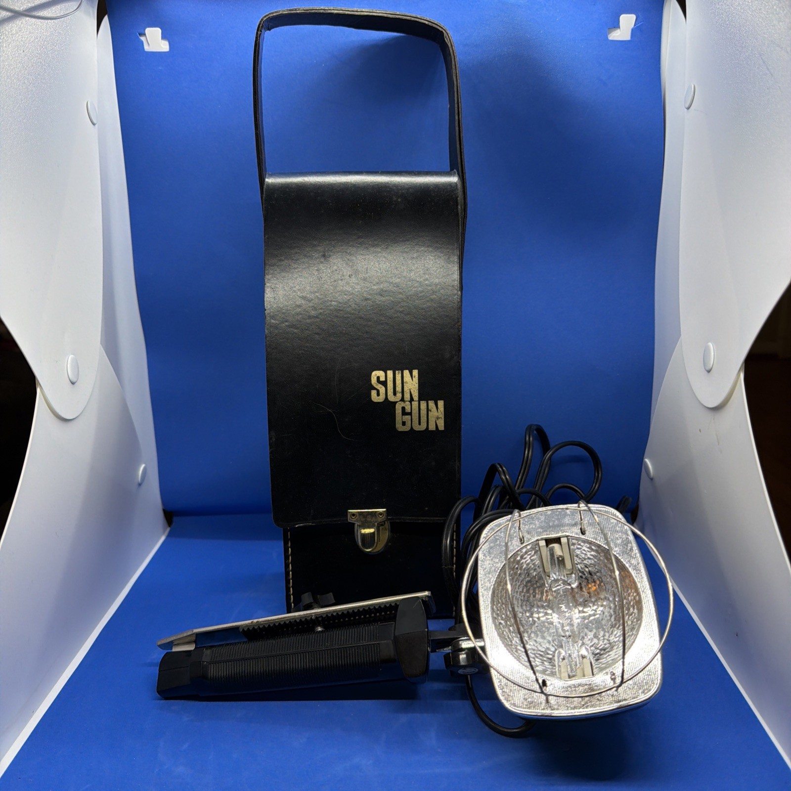 Vintage Sylvania Sun Gun II Movie Light With Original case Lens & Bulb Guard