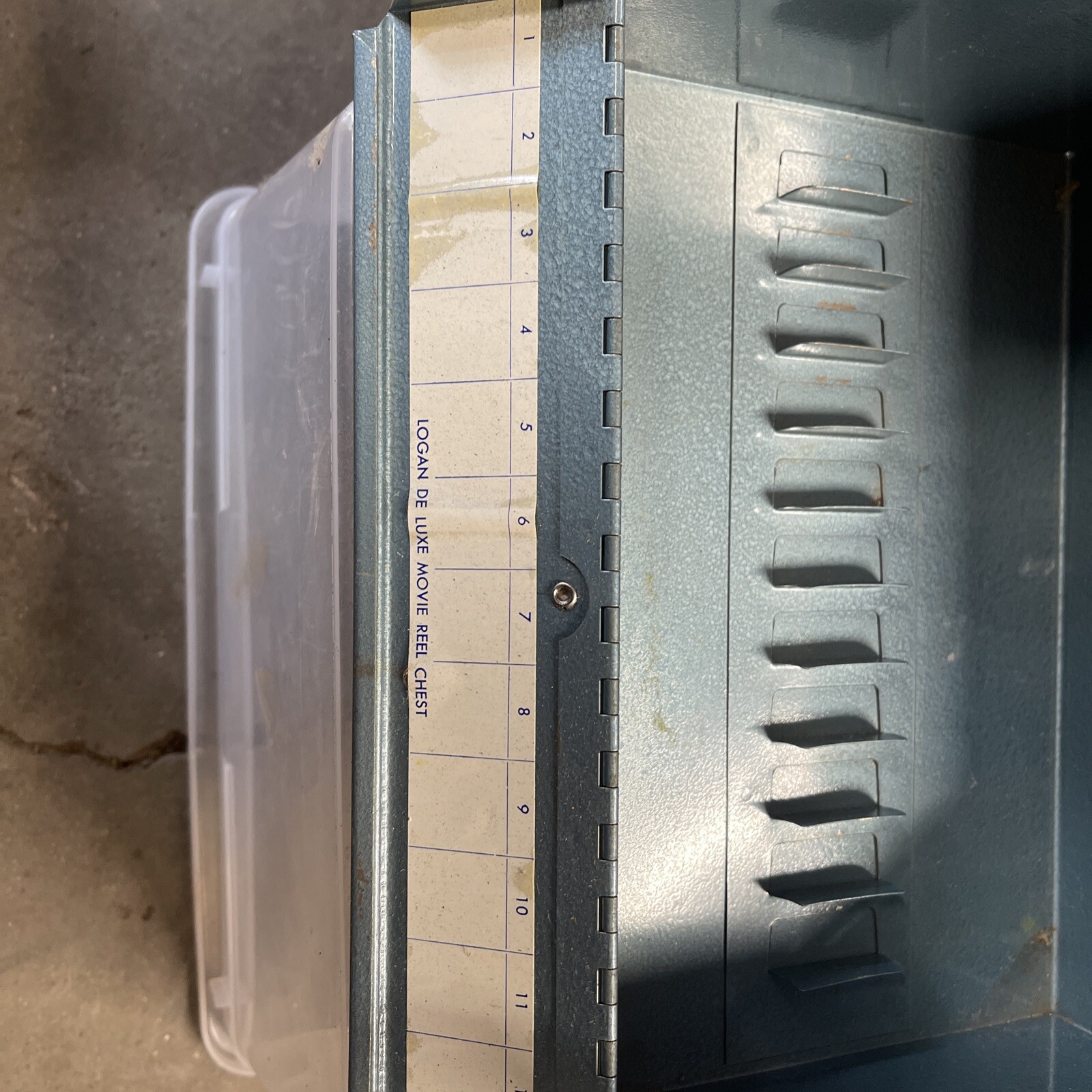 Vintage Logan de Luxe Movie Reel Chest Holds 12 5″ Canisters