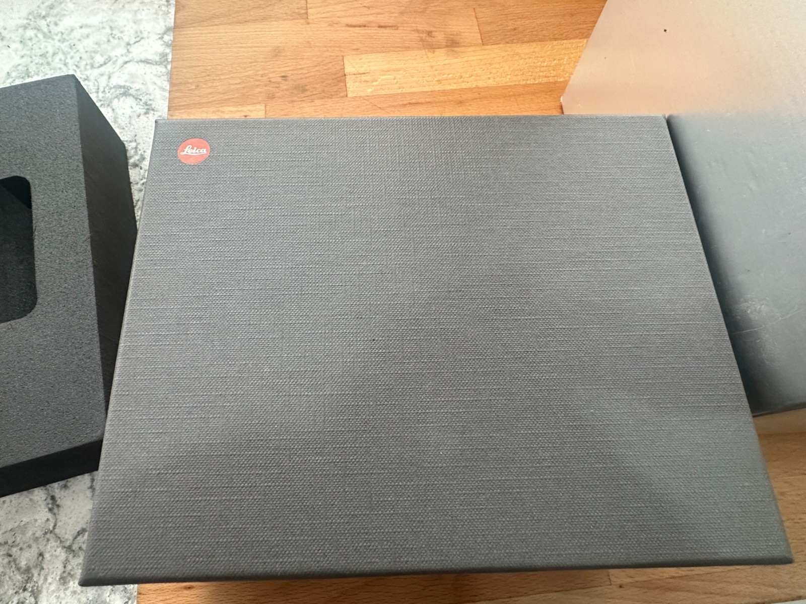 Original Leica boxes: Two lense boxes,One camera body box. See details in photos