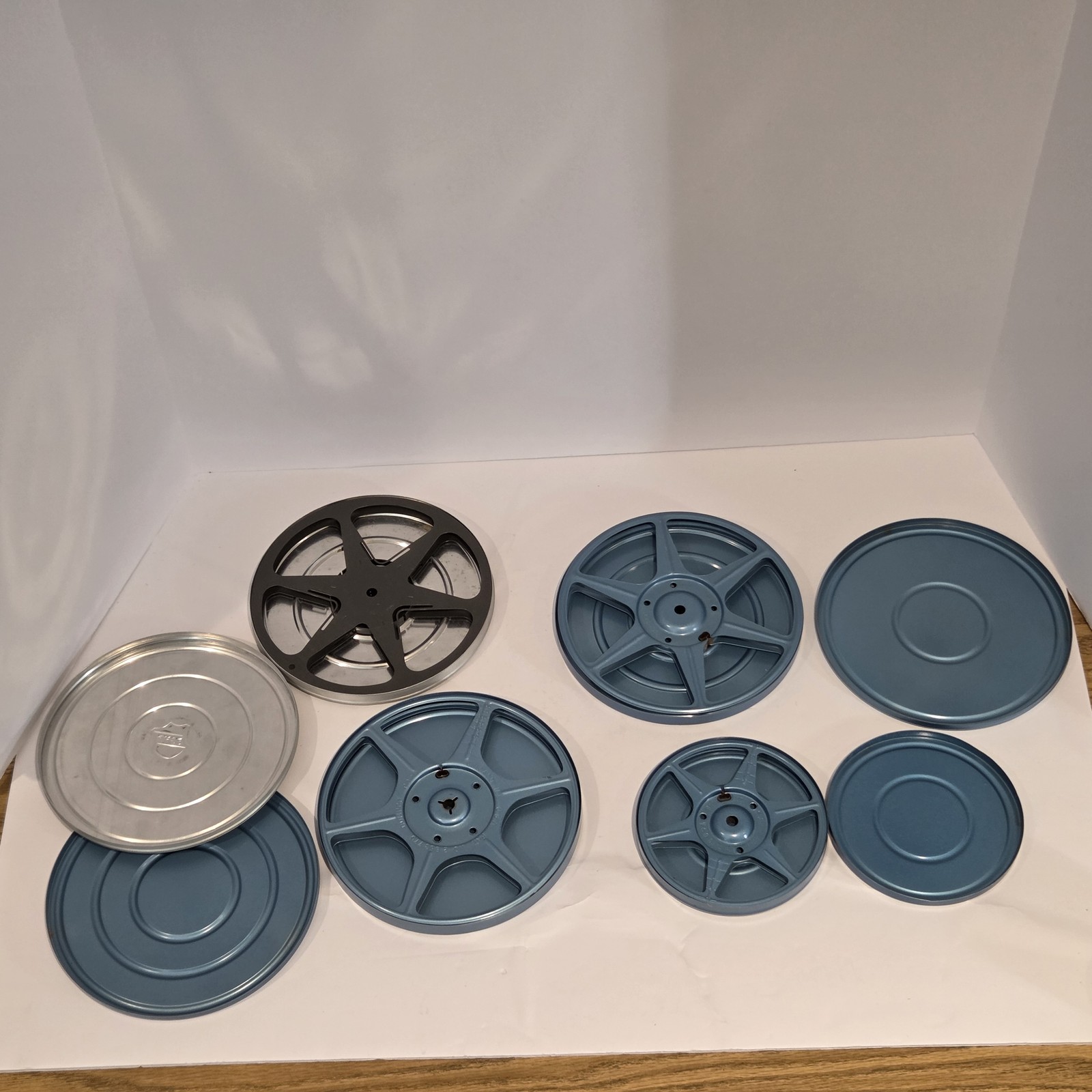 Vintage Compco Corp 8mm EMPTY Film Reels + Canisters Lot of 4 Blue Silver Metal
