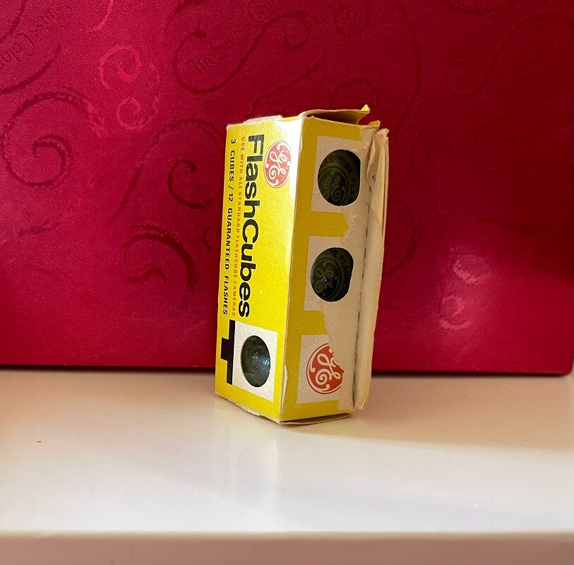 Pack of 3 VINTAGE General Electric FlashCubes