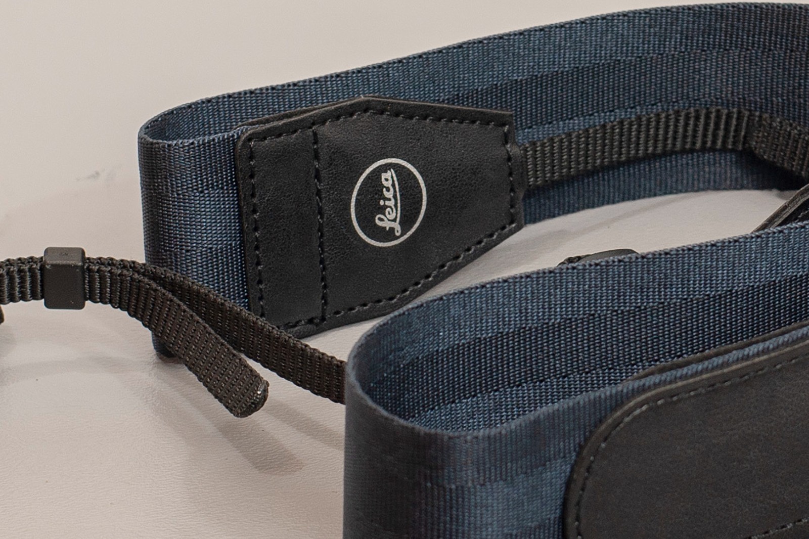 MINT+++ never been used Leica camera holding neck strap.
