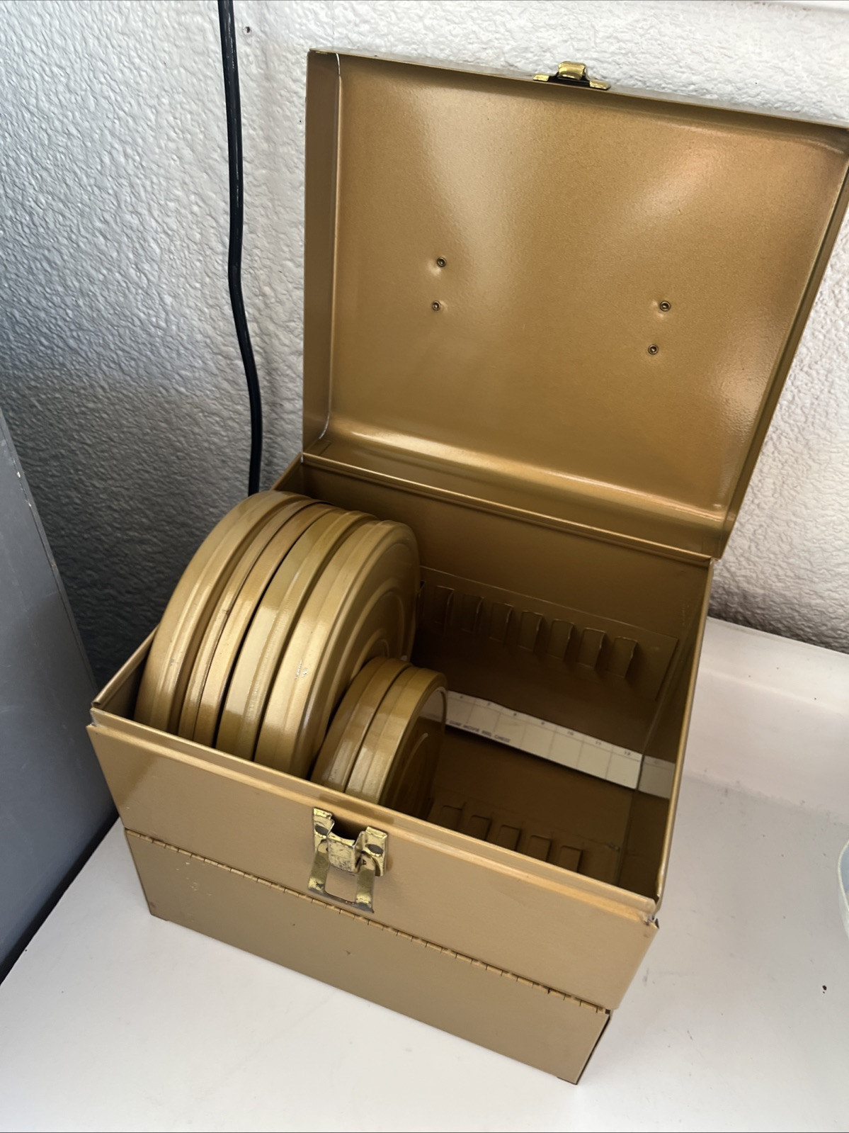 Logan De Luxe Reel Chest, With Two Guys Compco Dual 8 Reel