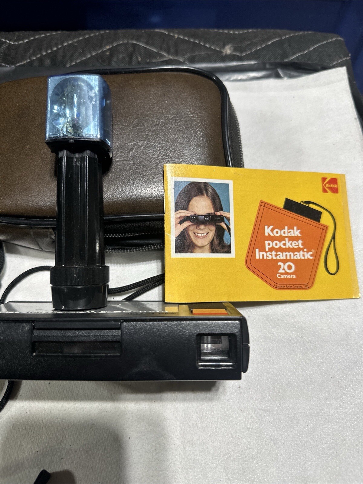 Several Vintage Cameras And Flash Bulbs, Read Full Description