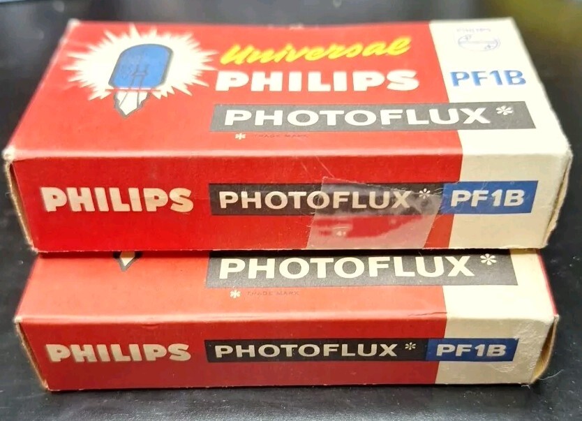 2 Sets of VINTAGE Universal Philips Photoflux PF1B X 10 Bulbs 10 Flashes, NOS.
