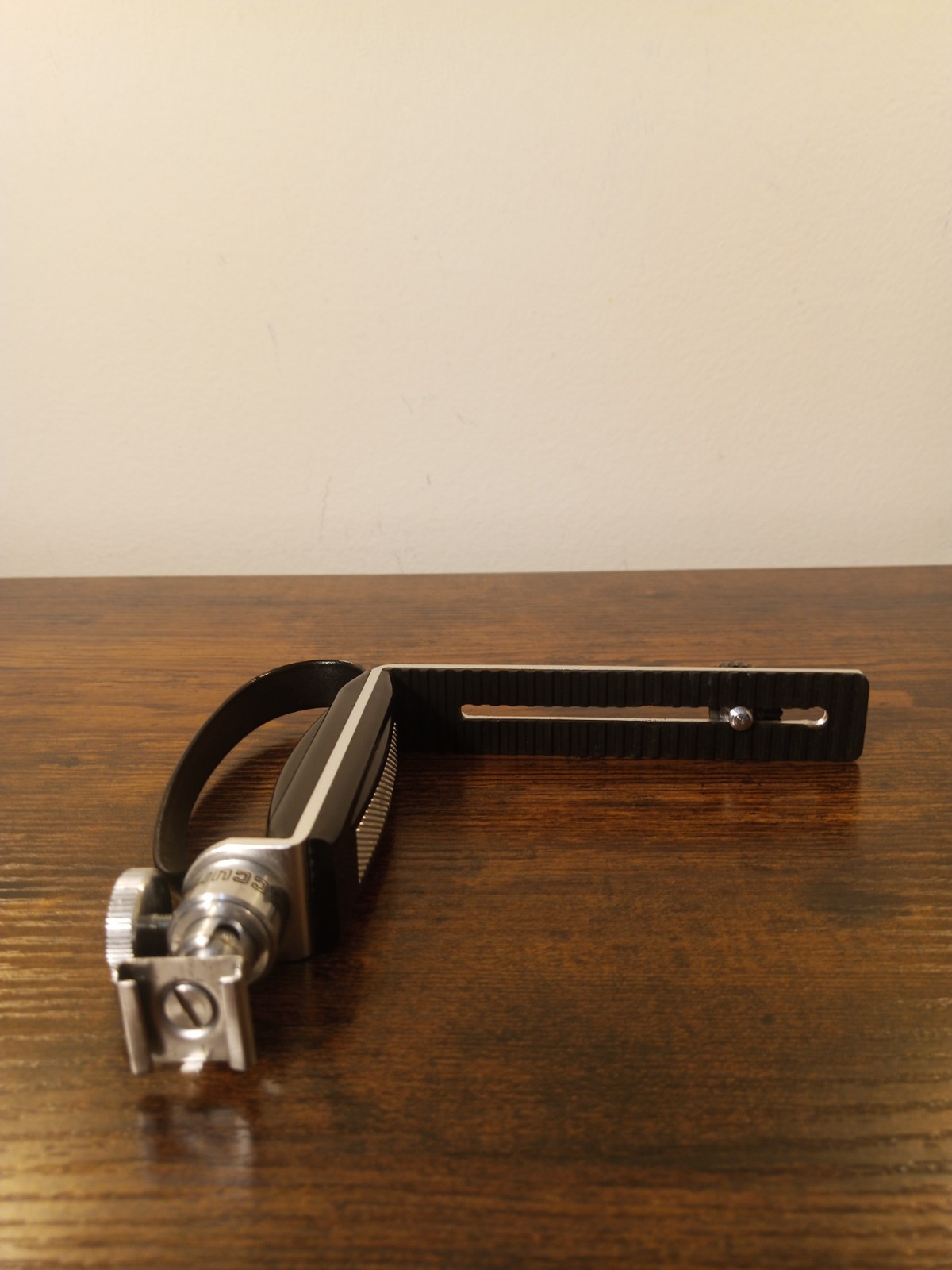 Accura Vtg Camera Body Grip W/Flush Mount For Medium Format Cameras Accugrip