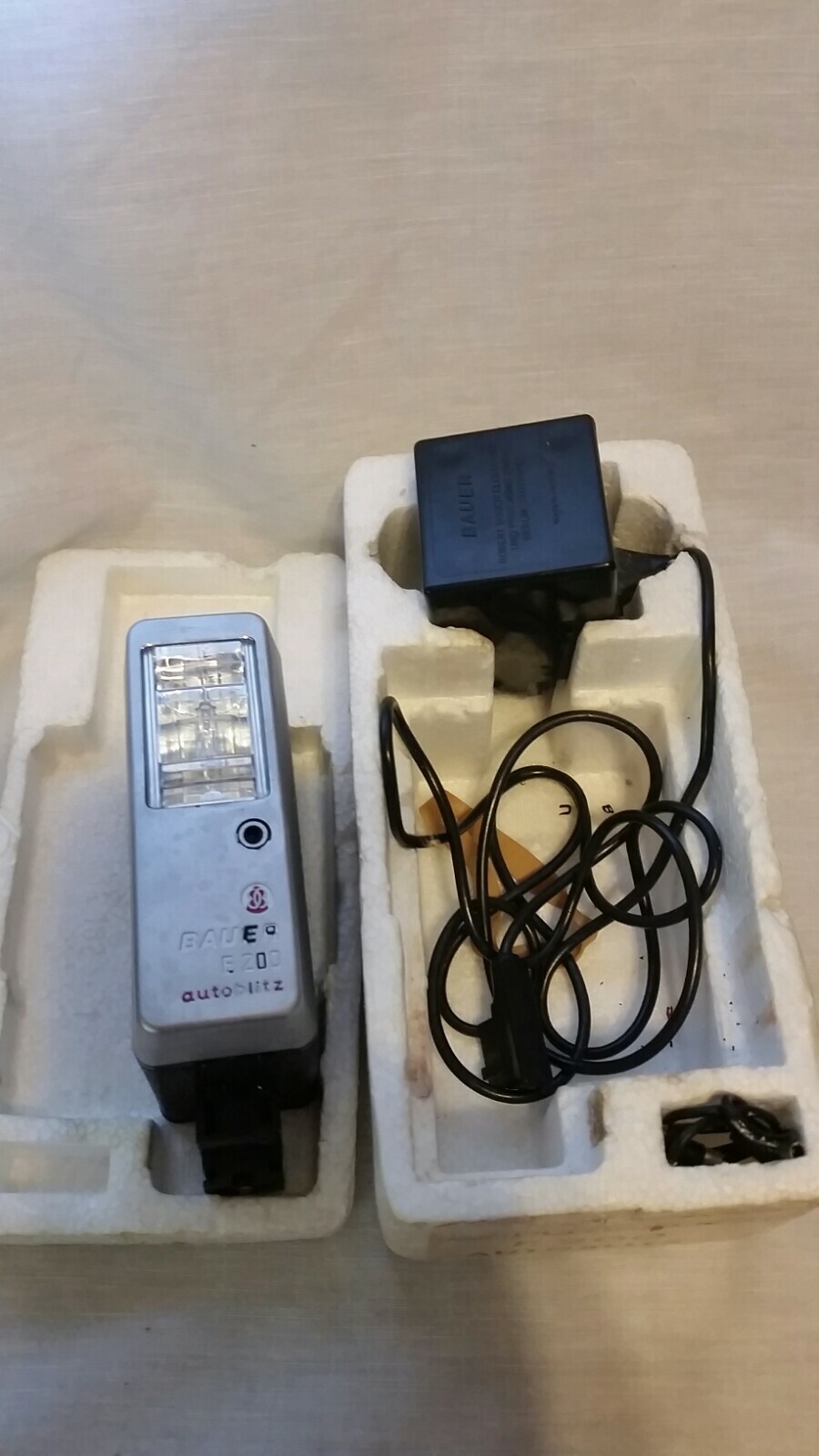 VINTAGE Bauer E 200 Autoblitz Flash w/ Accessories