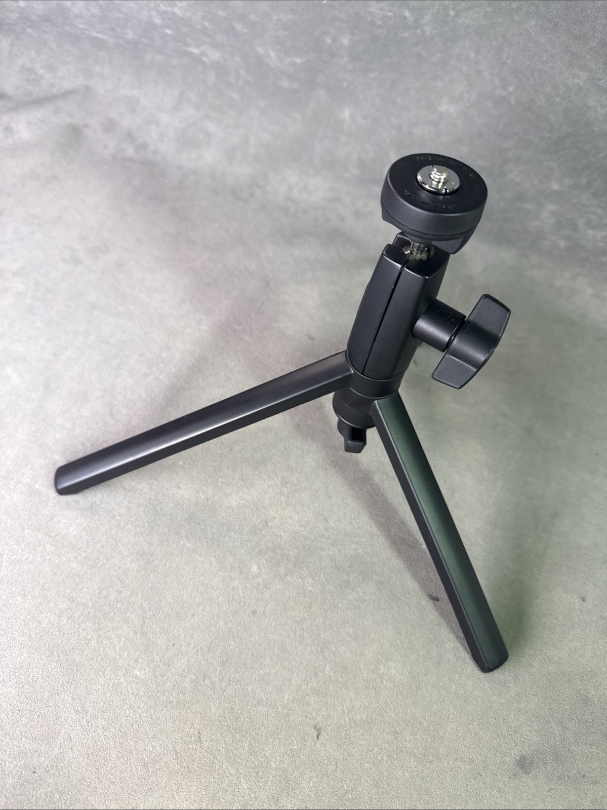 Star-D Model 306 Camera Table Top Tripod with Zipper Case